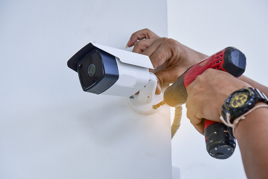 CCTV-engineers-from-Advanced-Overwatch-Northern-Ireland